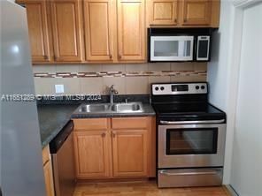 For Sale: $170,000 (1 beds, 1 baths, 700 Square Feet)