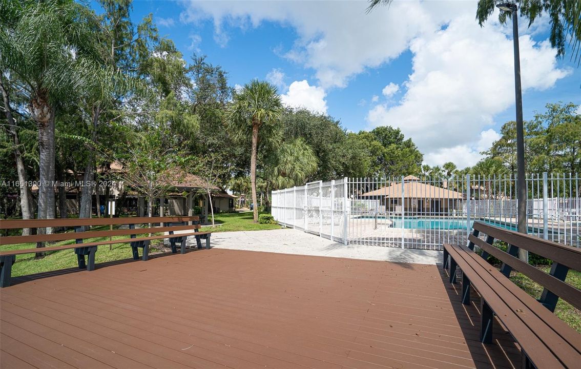 Recently Sold: $529,900 (3 beds, 2 baths, 1739 Square Feet)