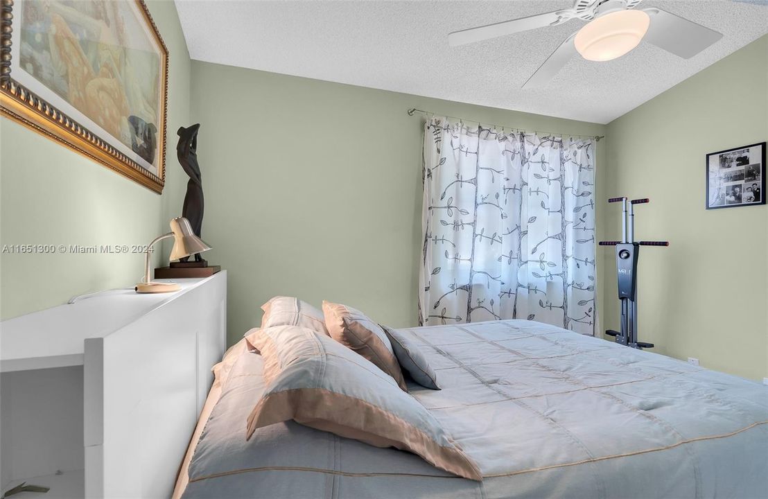 Recently Sold: $529,900 (3 beds, 2 baths, 1739 Square Feet)