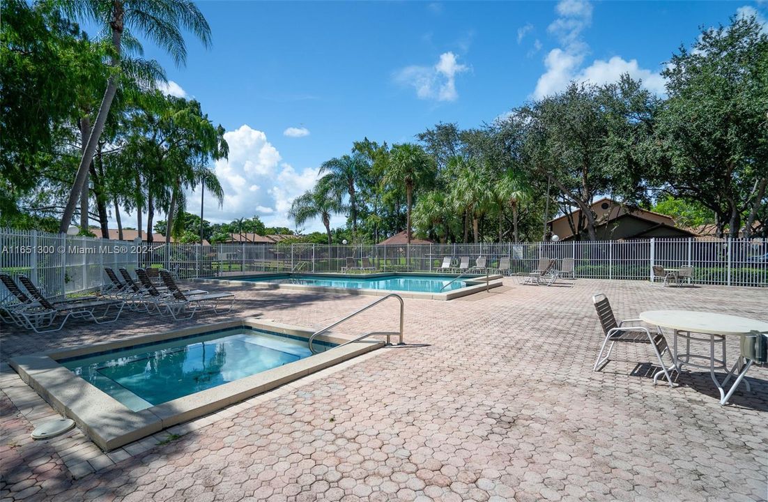 Recently Sold: $529,900 (3 beds, 2 baths, 1739 Square Feet)