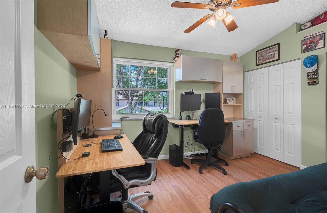 Recently Sold: $529,900 (3 beds, 2 baths, 1739 Square Feet)