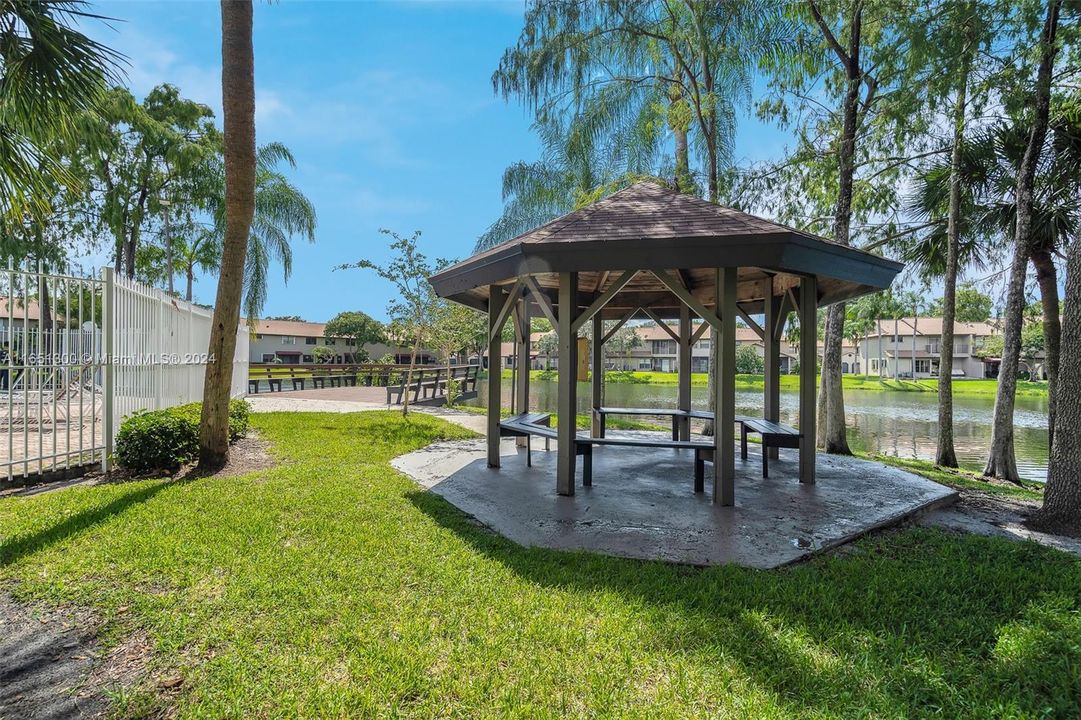 Recently Sold: $529,900 (3 beds, 2 baths, 1739 Square Feet)