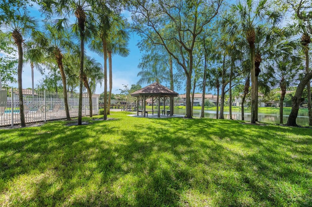 Recently Sold: $529,900 (3 beds, 2 baths, 1739 Square Feet)