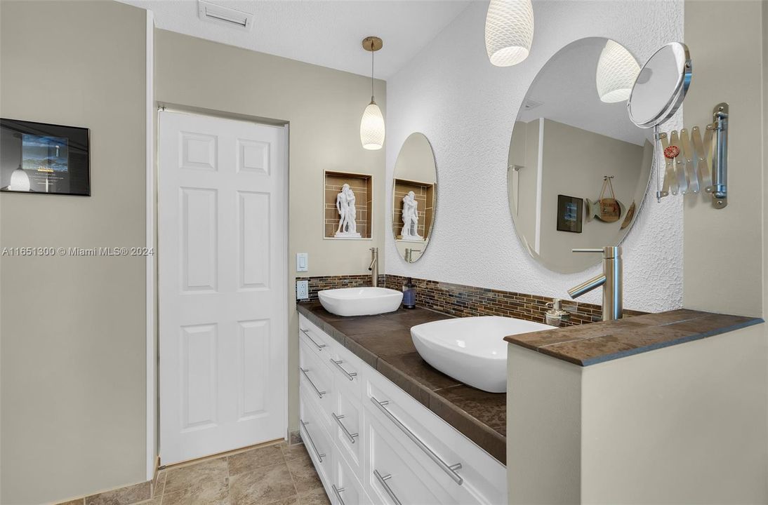 Recently Sold: $529,900 (3 beds, 2 baths, 1739 Square Feet)