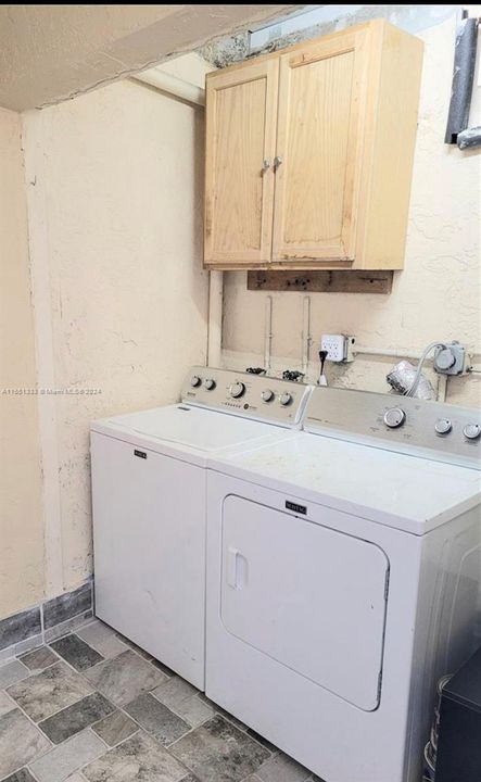 For Rent: $2,700 (2 beds, 1 baths, 1208 Square Feet)