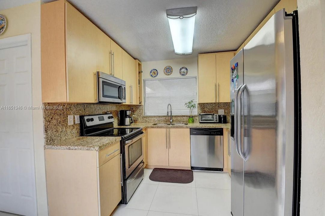 For Sale: $399,999 (2 beds, 2 baths, 1634 Square Feet)