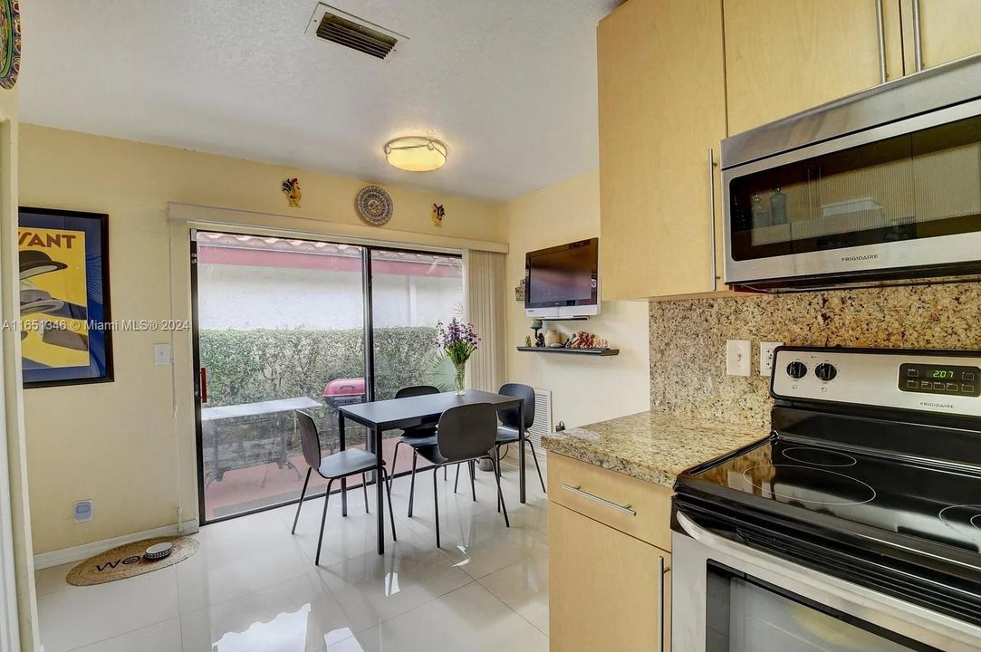 En Venta: $399,999 (2 camas, 2 baños, 1634 Pies cuadrados)