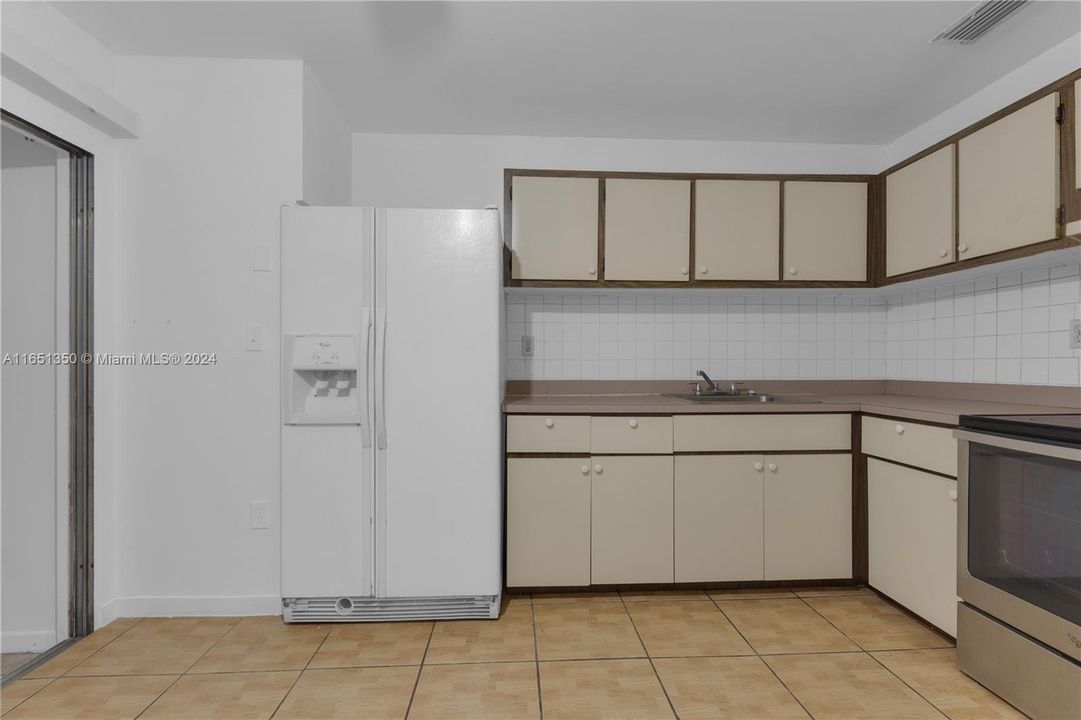 Activo con contrato: $280,000 (2 camas, 2 baños, 912 Pies cuadrados)