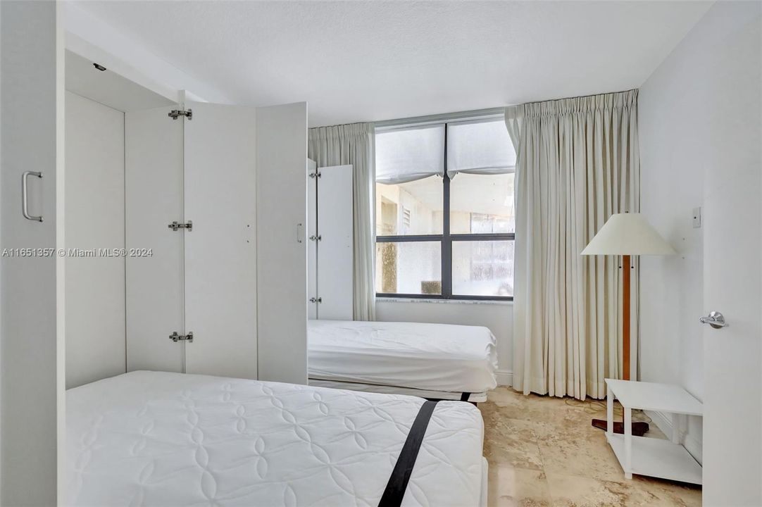 For Sale: $1,199,000 (2 beds, 2 baths, 1388 Square Feet)