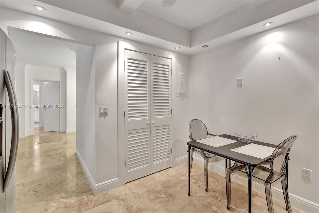 For Sale: $1,199,000 (2 beds, 2 baths, 1388 Square Feet)