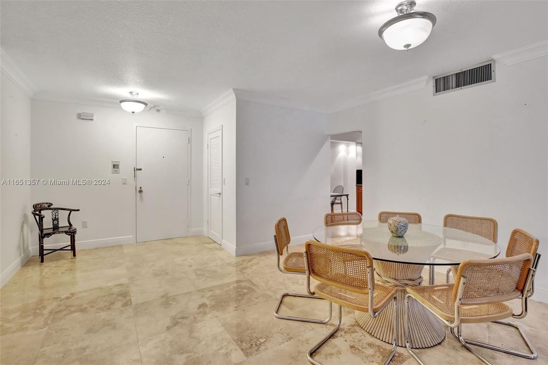 For Sale: $1,199,000 (2 beds, 2 baths, 1388 Square Feet)