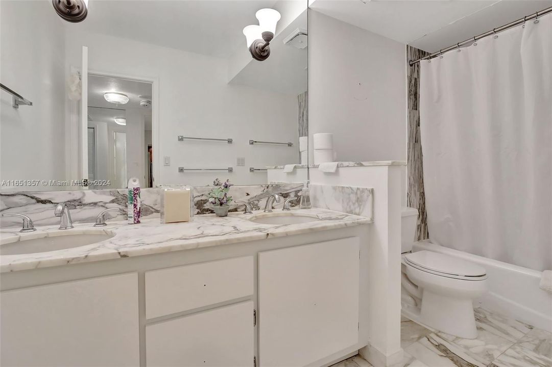 For Sale: $1,199,000 (2 beds, 2 baths, 1388 Square Feet)