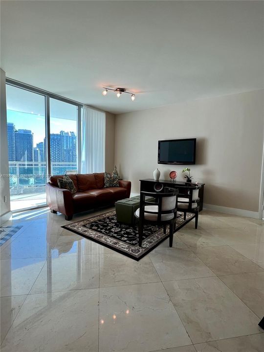 最近租的: $3,550 (2 贝兹, 2 浴室, 1050 平方英尺)