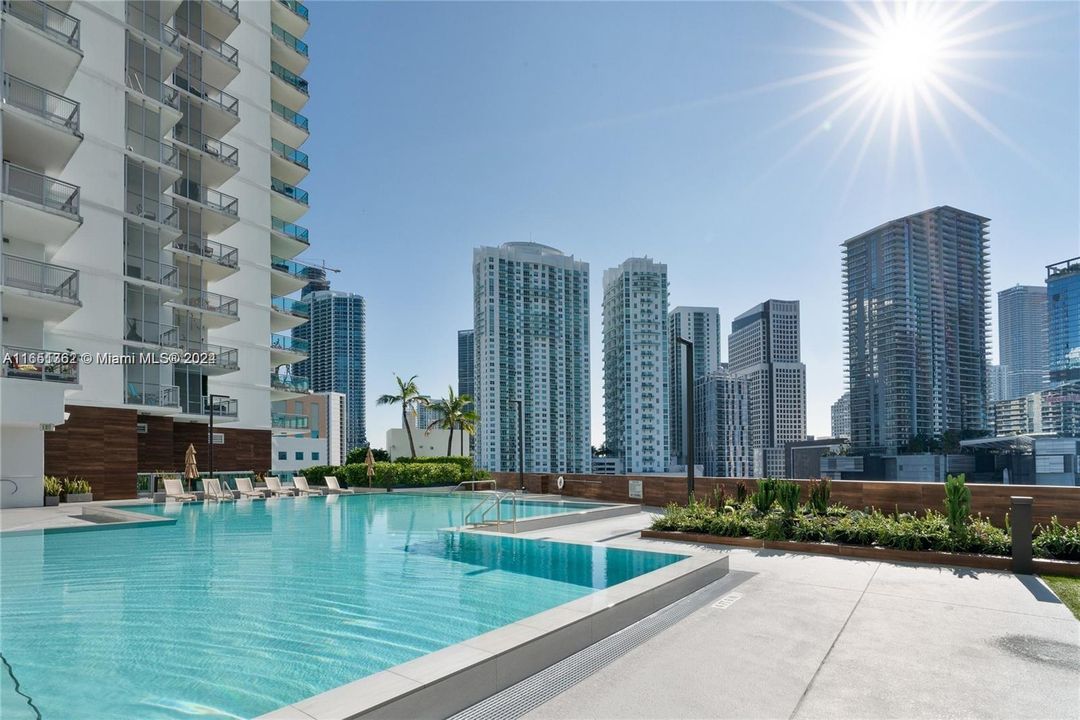 最近租的: $3,550 (2 贝兹, 2 浴室, 1050 平方英尺)