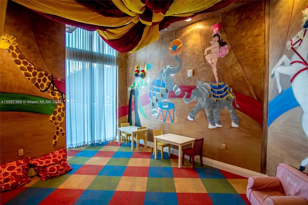 最近租的: $3,550 (2 贝兹, 2 浴室, 1050 平方英尺)