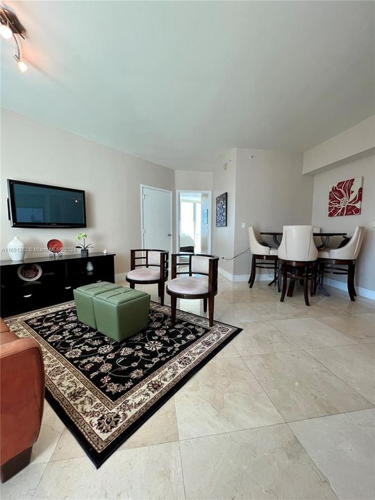 最近租的: $3,550 (2 贝兹, 2 浴室, 1050 平方英尺)