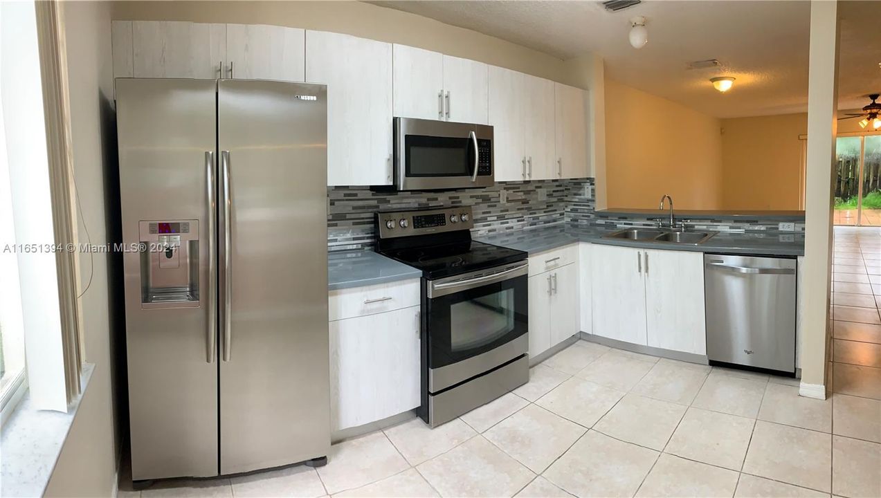 For Rent: $2,900 (3 beds, 2 baths, 1319 Square Feet)