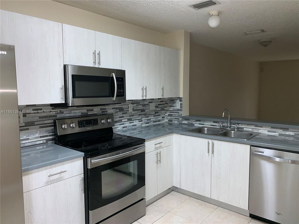 For Rent: $2,900 (3 beds, 2 baths, 1319 Square Feet)