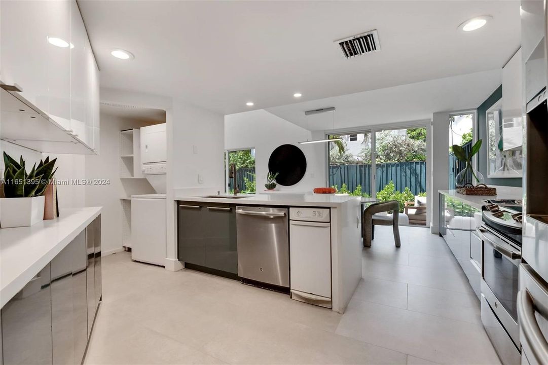 Active With Contract: $1,469,000 (3 beds, 3 baths, 2100 Square Feet)