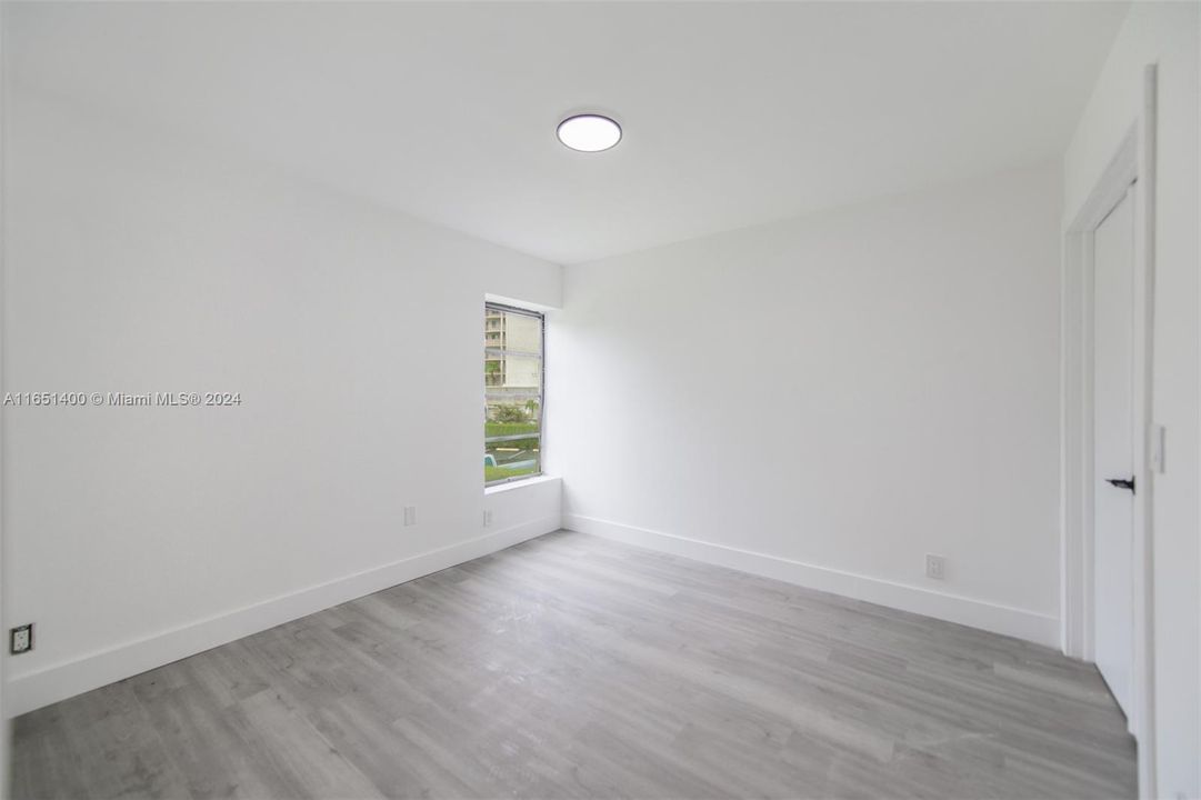 For Sale: $330,000 (2 beds, 2 baths, 1230 Square Feet)