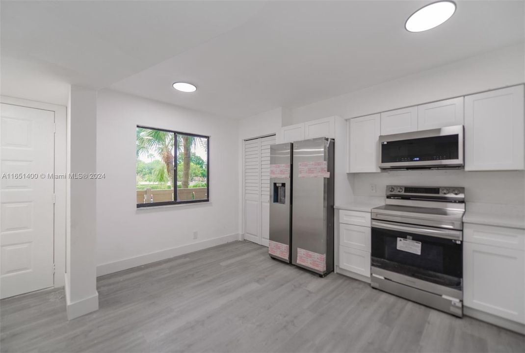 For Sale: $330,000 (2 beds, 2 baths, 1230 Square Feet)