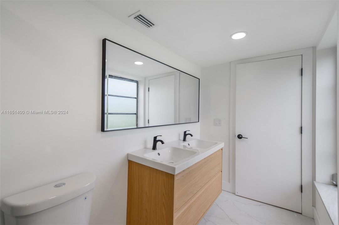 For Sale: $330,000 (2 beds, 2 baths, 1230 Square Feet)