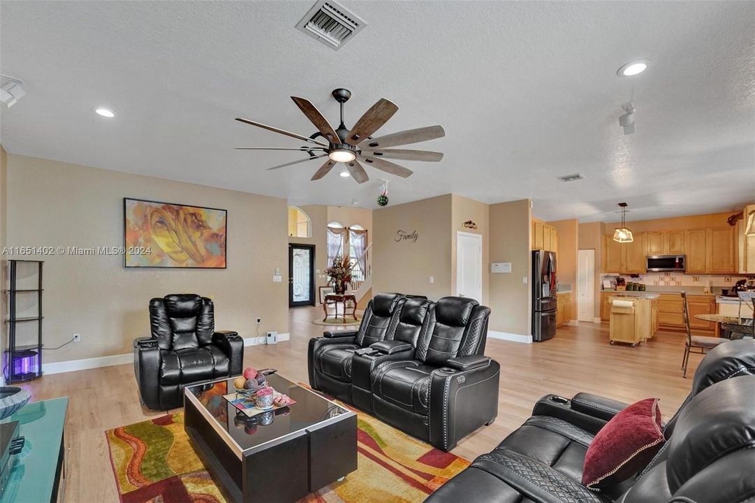 For Sale: $950,000 (5 beds, 3 baths, 3706 Square Feet)