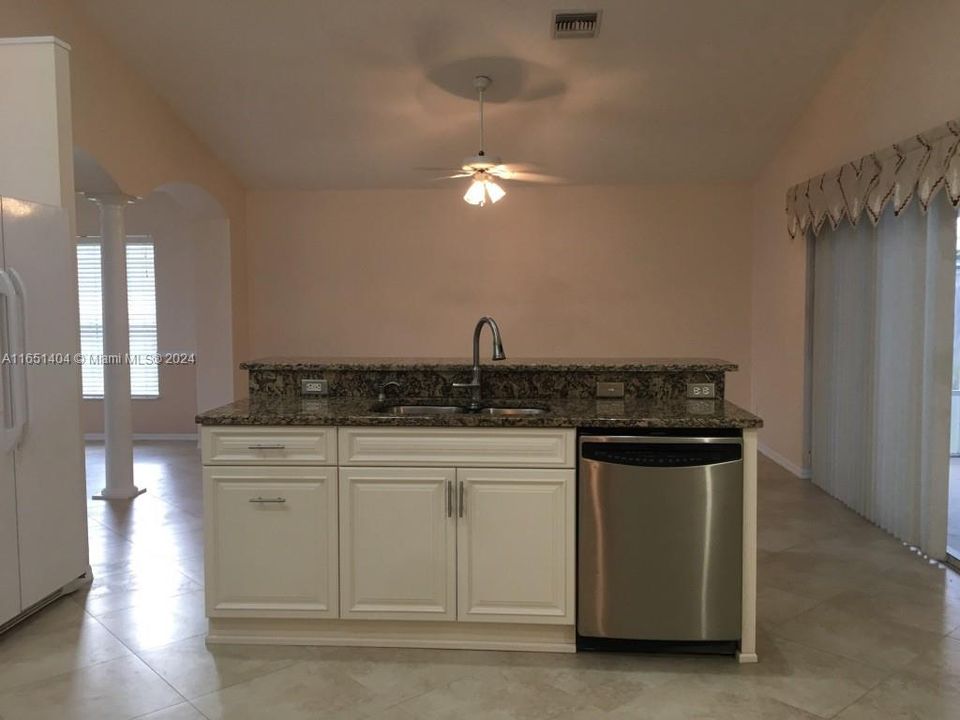 Active With Contract: $3,350 (3 beds, 2 baths, 1839 Square Feet)