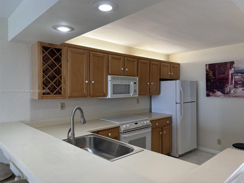 Active With Contract: $2,000 (1 beds, 1 baths, 795 Square Feet)