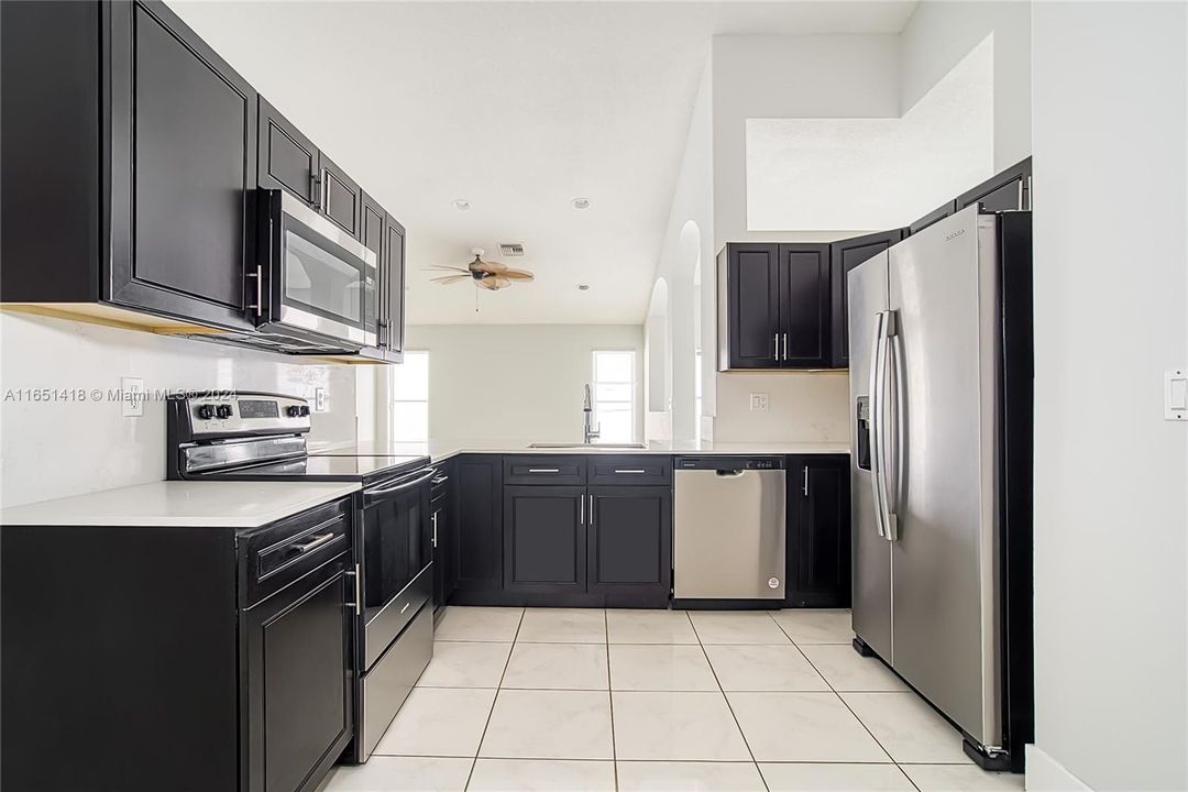 Active With Contract: $549,900 (3 beds, 2 baths, 1761 Square Feet)