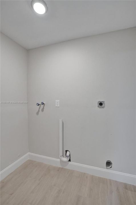 Active With Contract: $3,000 (3 beds, 2 baths, 1664 Square Feet)