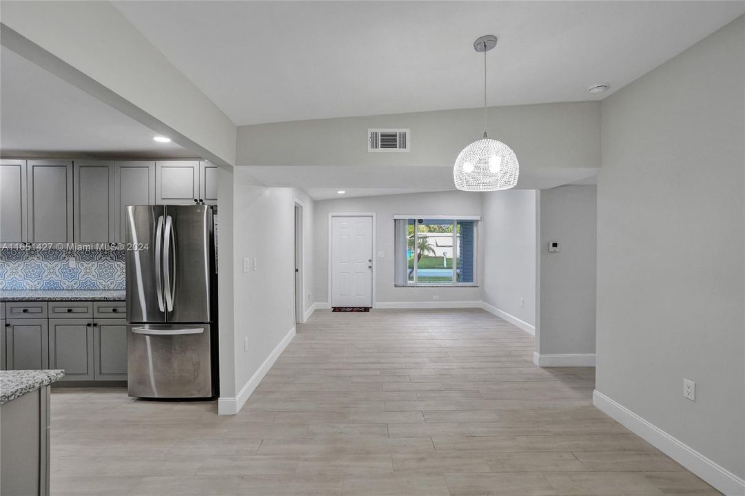 Active With Contract: $3,000 (3 beds, 2 baths, 1664 Square Feet)