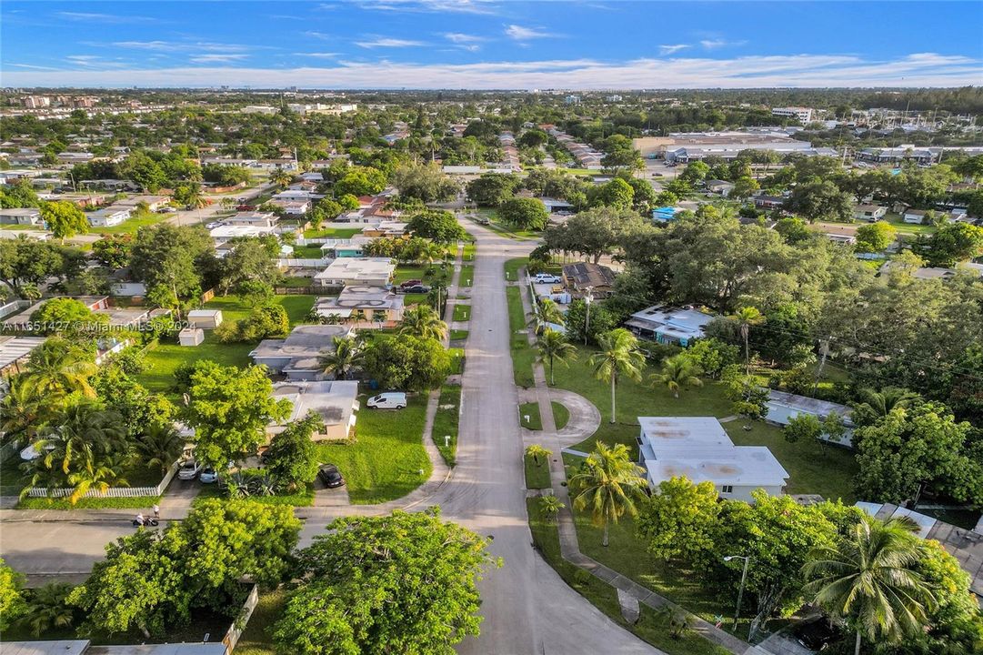 Active With Contract: $3,000 (3 beds, 2 baths, 1664 Square Feet)