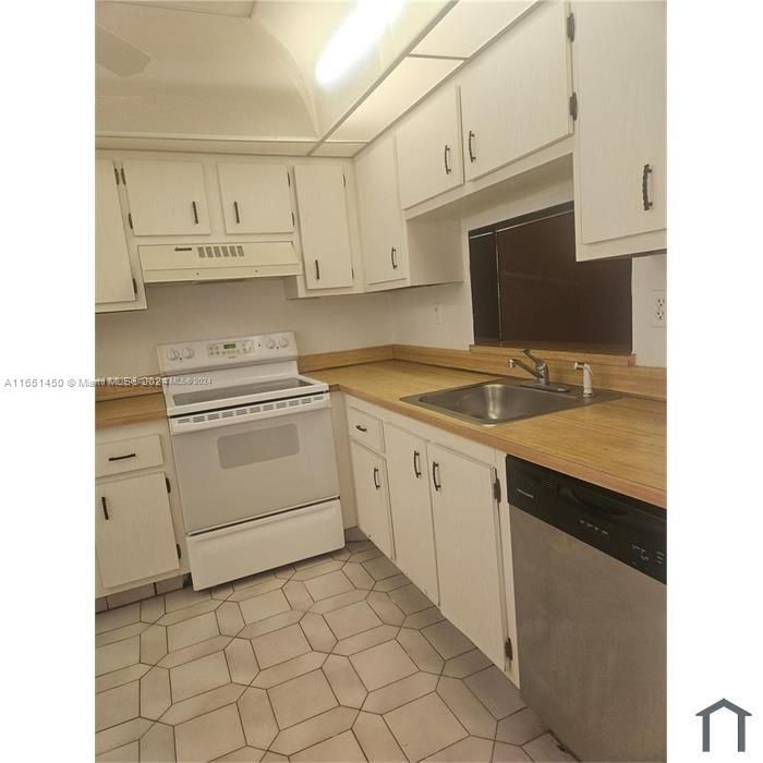 For Rent: $1,848 (1 beds, 1 baths, 830 Square Feet)