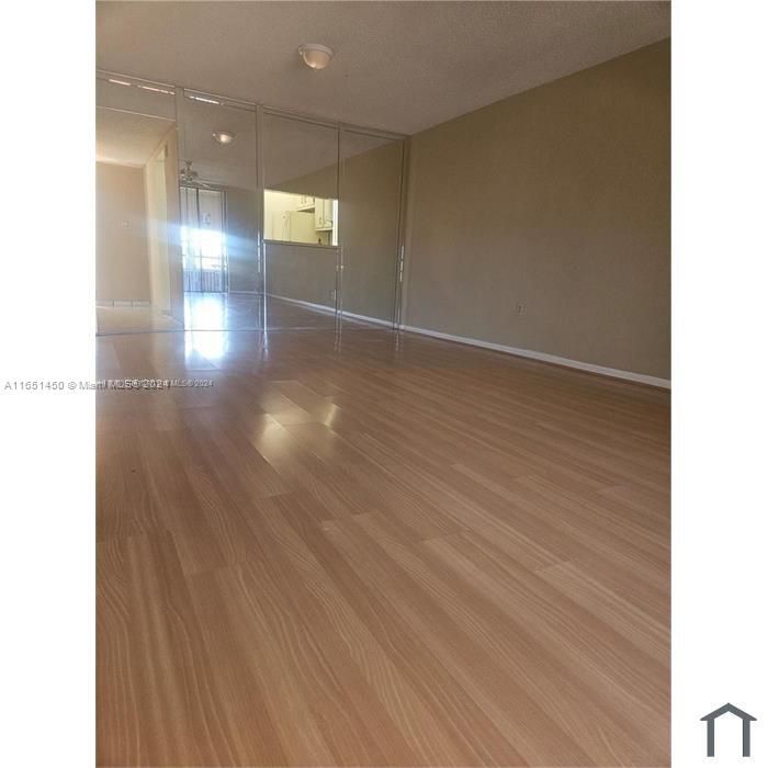 For Rent: $1,848 (1 beds, 1 baths, 830 Square Feet)