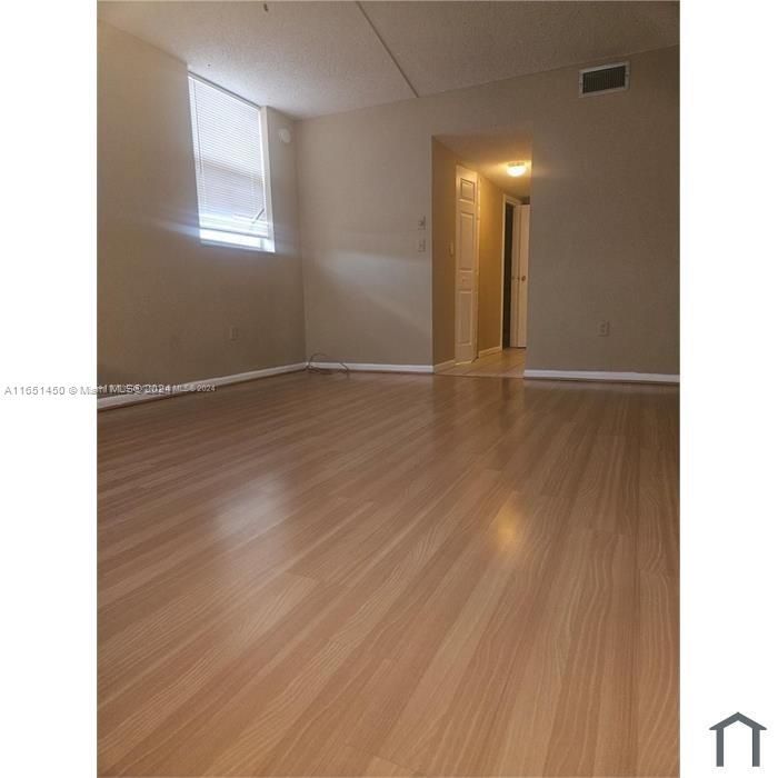 For Rent: $1,848 (1 beds, 1 baths, 830 Square Feet)