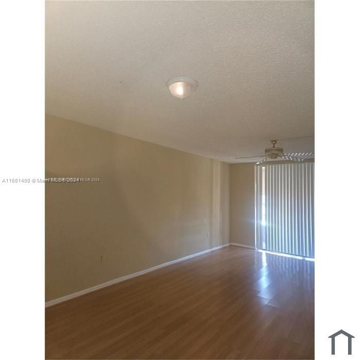 For Rent: $1,848 (1 beds, 1 baths, 830 Square Feet)