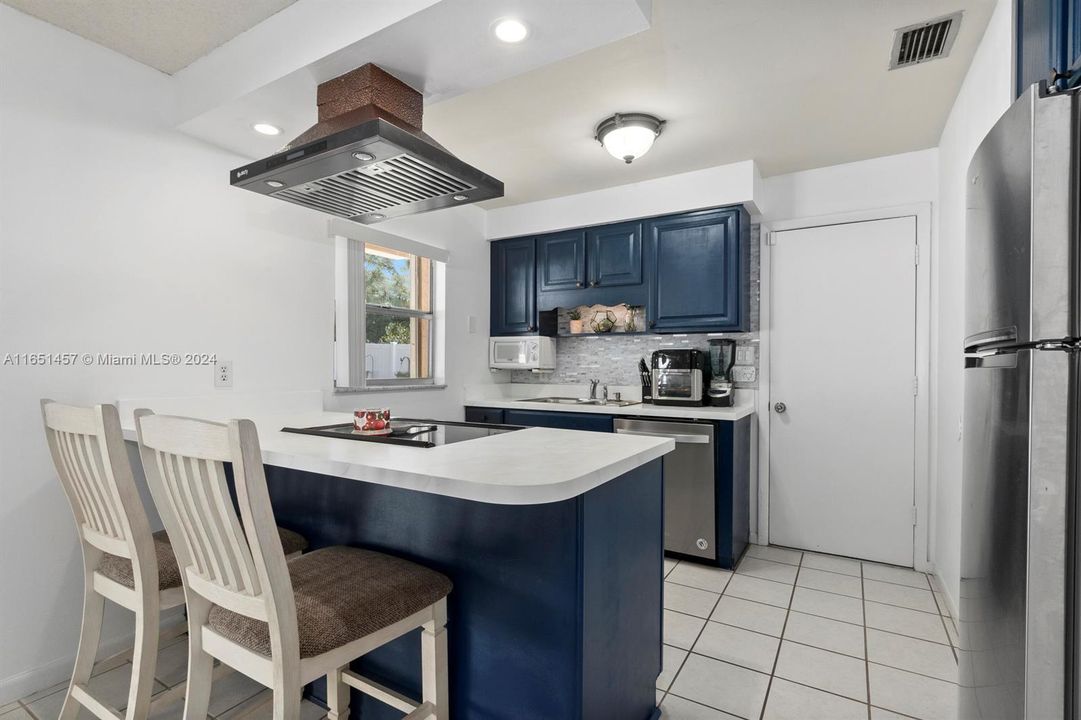 For Sale: $315,000 (3 beds, 2 baths, 1096 Square Feet)