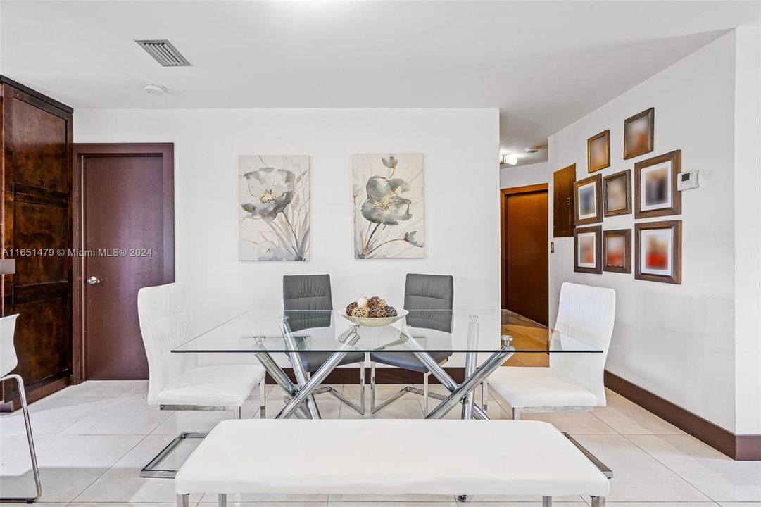 Active With Contract: $3,200 (3 beds, 2 baths, 1183 Square Feet)