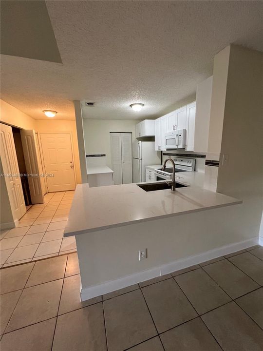 Recently Rented: $2,200 (2 beds, 2 baths, 1114 Square Feet)
