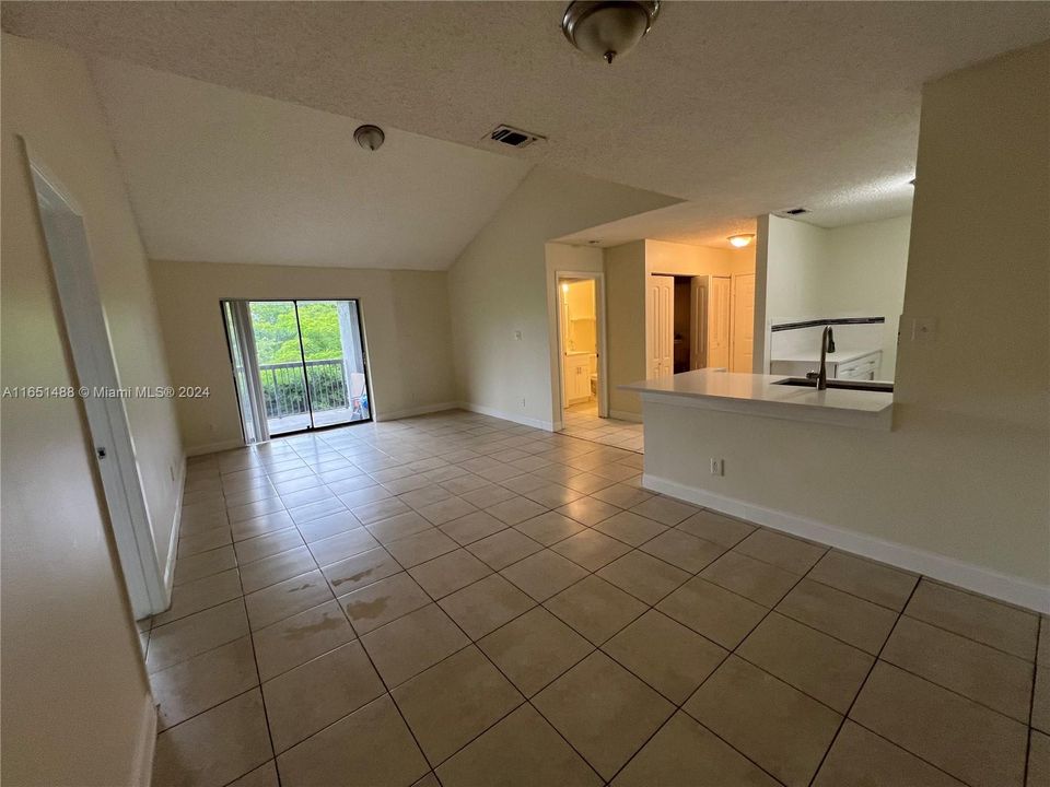 Recently Rented: $2,200 (2 beds, 2 baths, 1114 Square Feet)