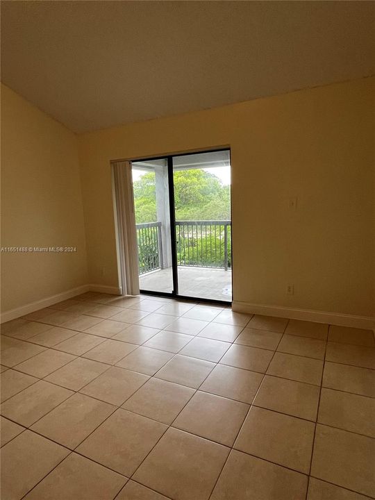 Recently Rented: $2,200 (2 beds, 2 baths, 1114 Square Feet)