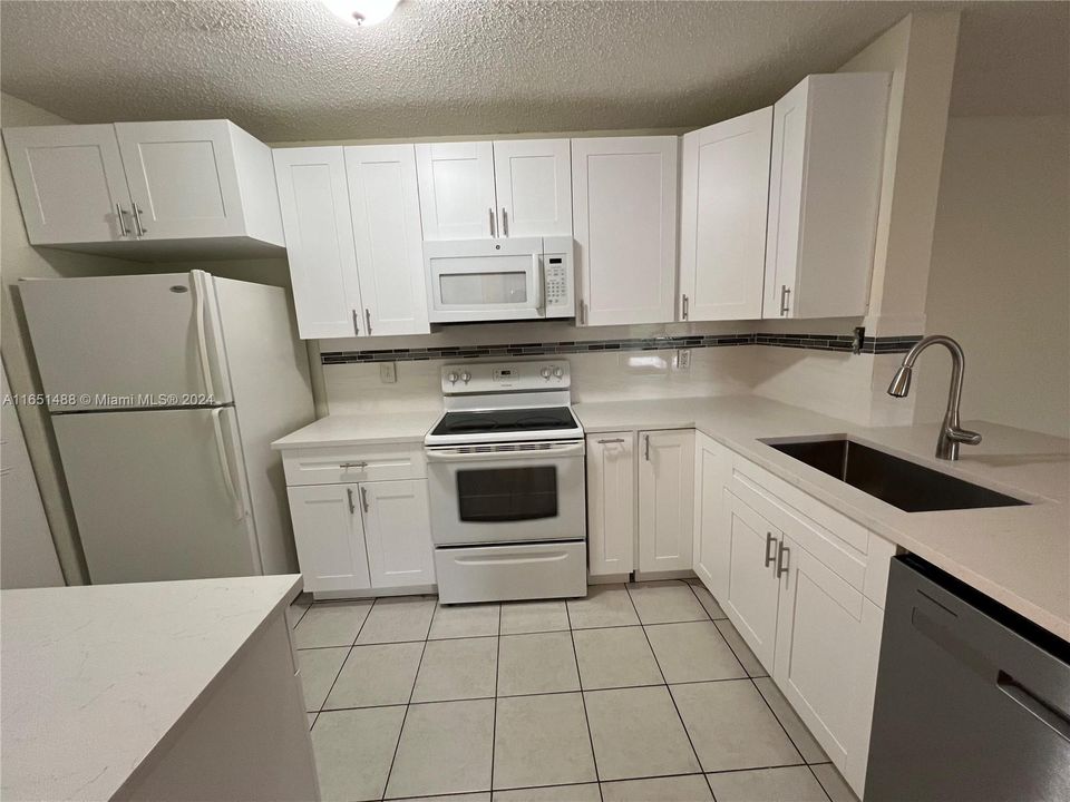 Recently Rented: $2,200 (2 beds, 2 baths, 1114 Square Feet)