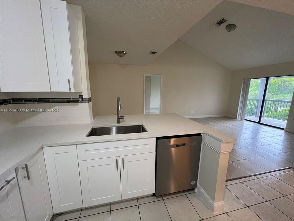 Recently Rented: $2,200 (2 beds, 2 baths, 1114 Square Feet)