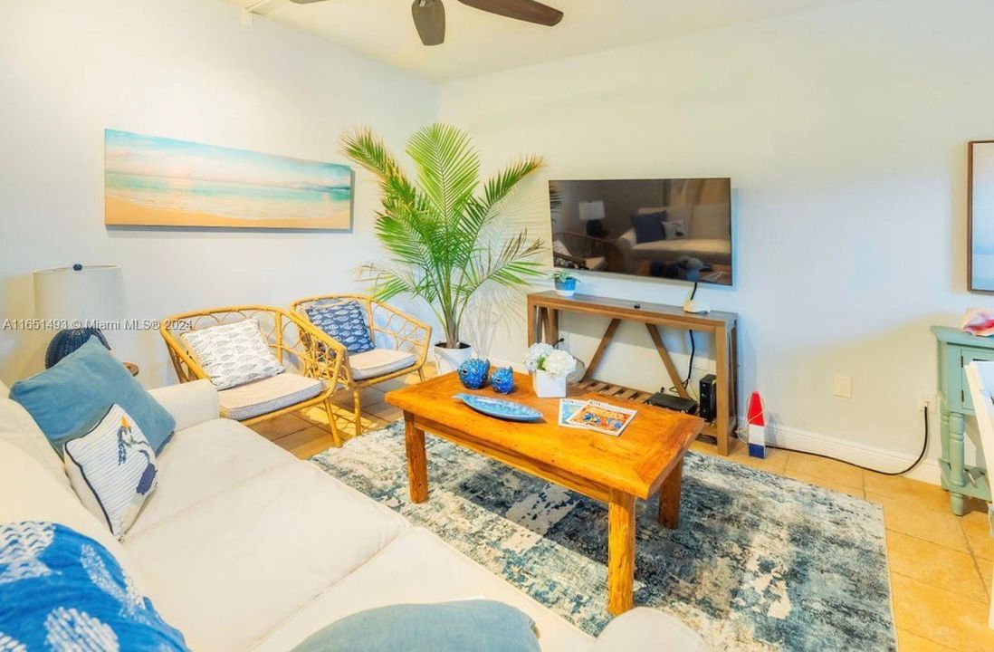 Active With Contract: $3,300 (2 beds, 2 baths, 1235 Square Feet)