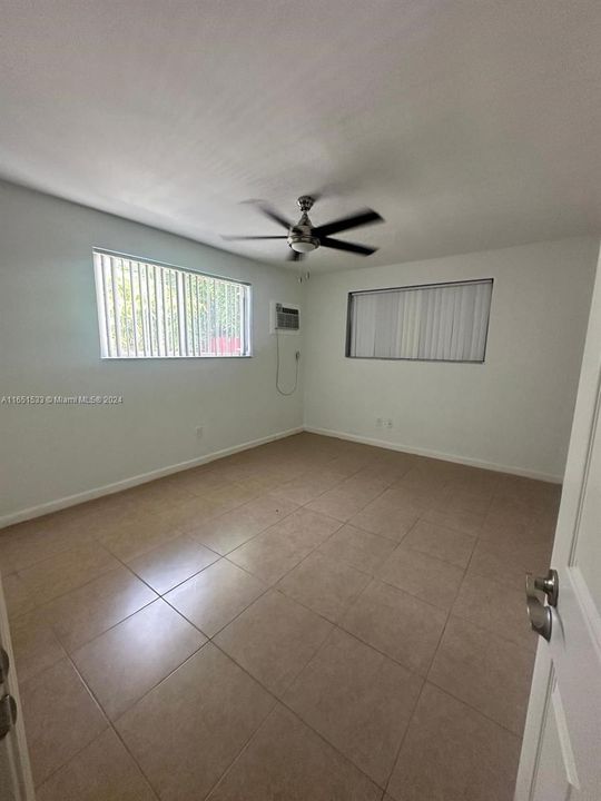 Recently Rented: $1,600 (4 beds, 2 baths, 1904 Square Feet)