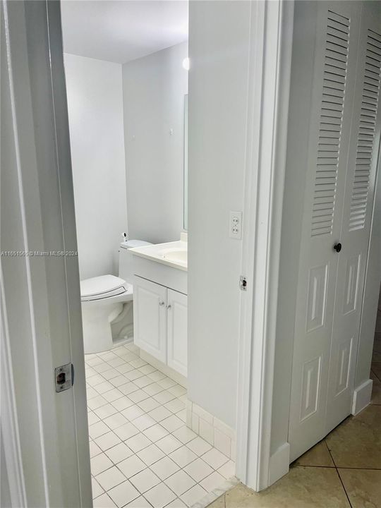 1/2 guest bathroom