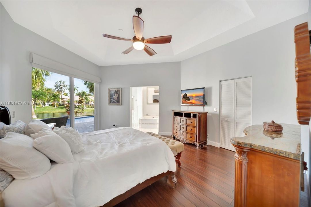 Active With Contract: $875,000 (4 beds, 2 baths, 2370 Square Feet)