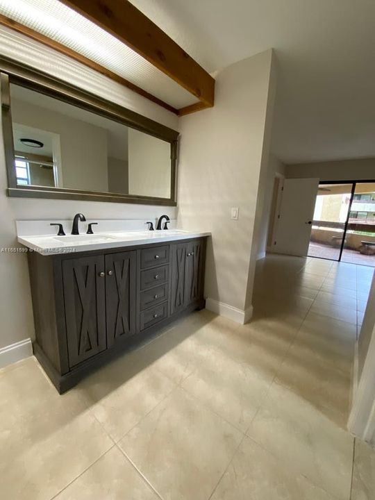 Recently Rented: $2,600 (2 beds, 2 baths, 1340 Square Feet)