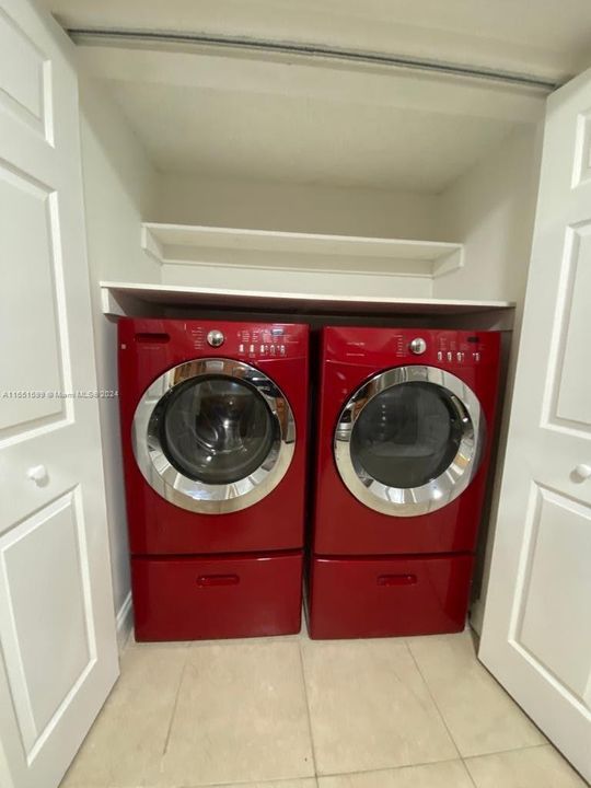 Recently Rented: $2,600 (2 beds, 2 baths, 1340 Square Feet)